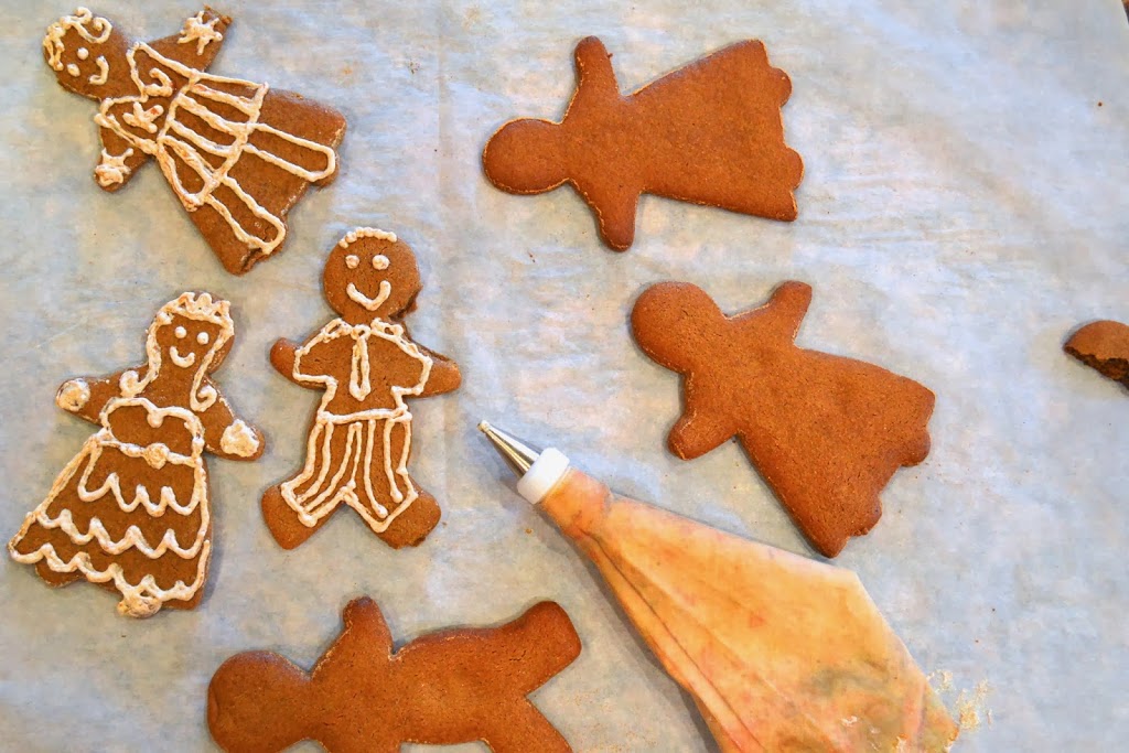 Gingerbread Men and Decorating Frosting | Plaid and Paleo