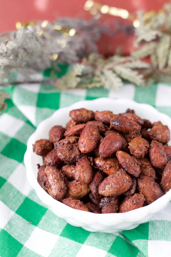 Paleo Gingerbread Spiced Almonds | Plaid & Paleo