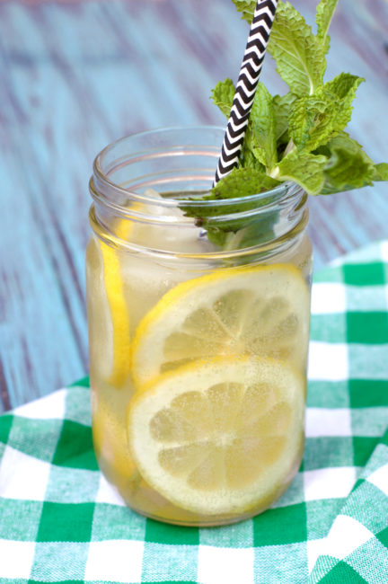 Sparkling Lemon Green Iced Tea | Plaid and Paleo